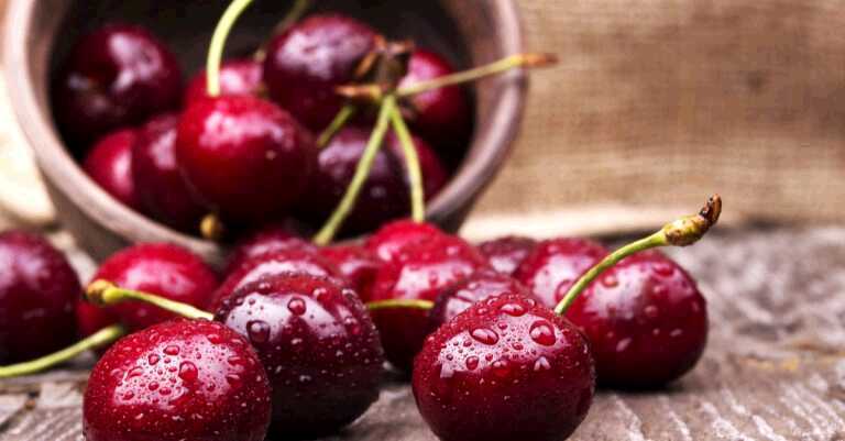 Eat More Cherries to Prevent This Diabetes Symptom